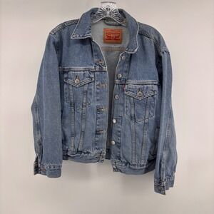 Vintage Levis Denim Trucker Jacket Light Wash Classic Style Size Small